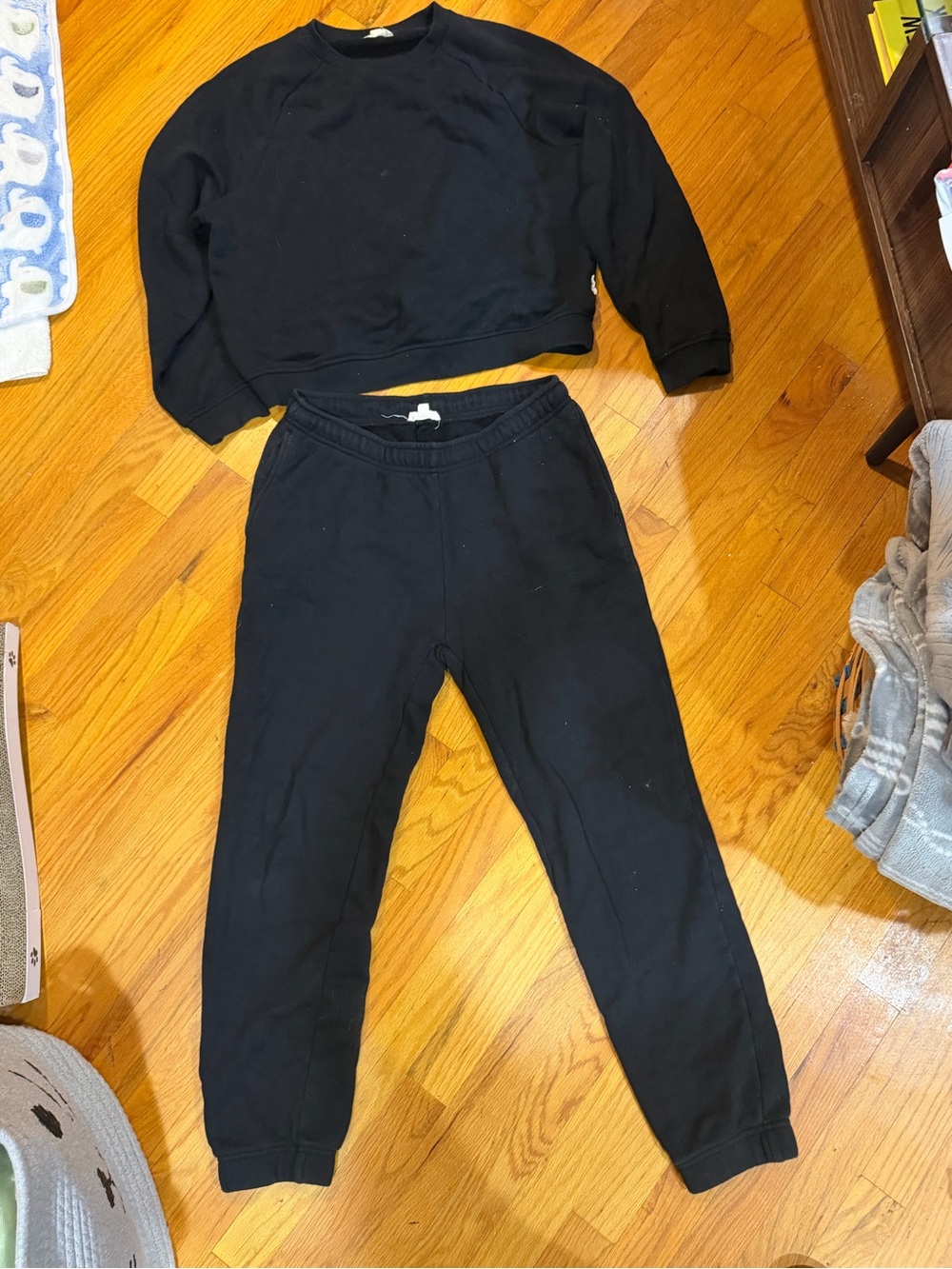 Bandier Wesley Black Sweatshirt and Jogger Set